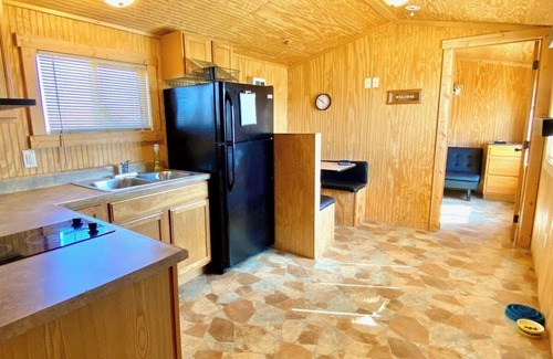 Belfield Cabin | Mini Cowboy Cabin - Tiny House near Medora, ND