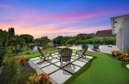 Jensen Beach House | Mini Golf Course*Heated Saltwater Pool*Lakeview!