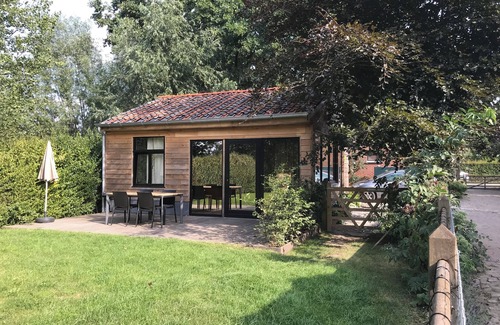 Lokeren House | Mini house 2 to max. 4 people with garden, large terrace and free parking