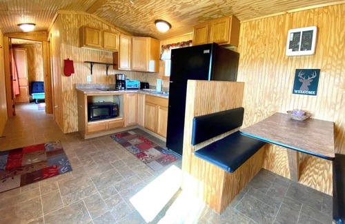 Belfield Cabin | Mini Hunter Cabin - Tiny House near Medora, ND