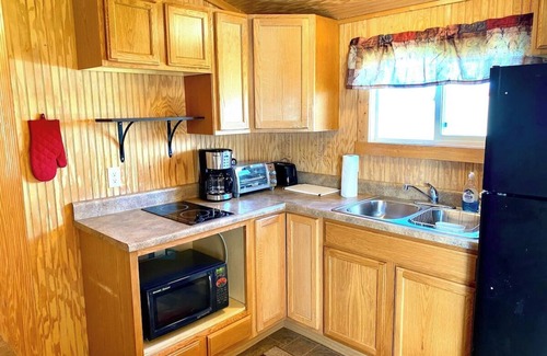 Belfield Cabin | Mini Hunter Cabin - Tiny House near Medora, ND