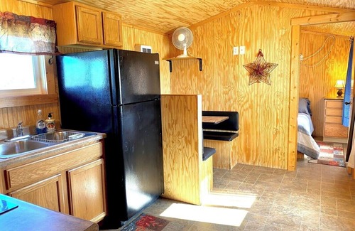 Belfield Cabin | Mini Hunter Cabin - Tiny House near Medora, ND