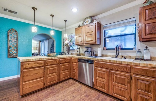 San Antonio House | Mini Resort In SA, 3 Master Suites w Heated Pool, big screen & outdoor kitchen