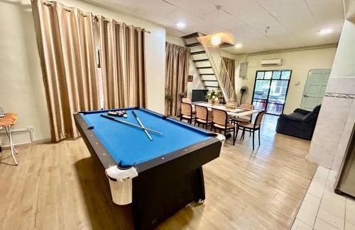 Alor Gajah House | Mini waterpark Pool BBQ Karaoke Game Station Luxury Villa 40pax A famosa resort Lot 1054