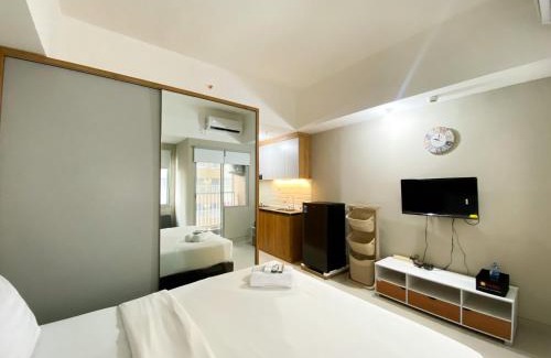 Duren Sawit Apartment | Minimalist Studio Room Gateway Park LRT City Jatibening Apartment By Travelio