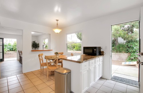 The Mesa House | Minimalist style 4 Bed Home sleeps 8 located 2 blocks from beach