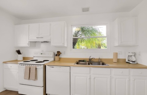 The Mesa House | Minimalist style 4 Bed Home sleeps 8 located 2 blocks from beach