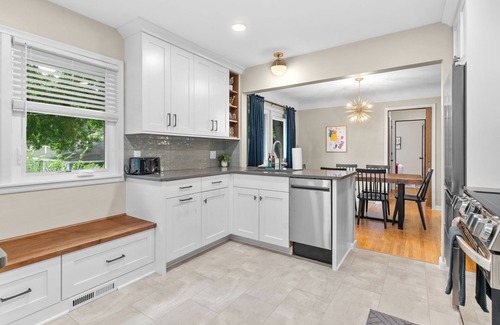 Linden Hills House | MINNeSTAY* Minikahda Vista | Hot tub