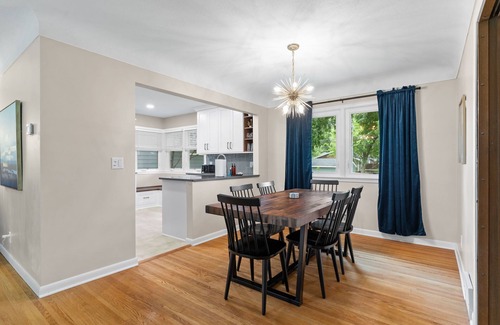 Linden Hills House | MINNeSTAY* Minikahda Vista | Hot tub