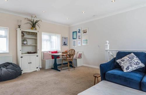 Birchington House | Minnis Bay Retreat - Charming two bedroom property