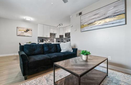 Hyde Park Apartment | Mins 2 Dwntown - Private Stay - Nestled Austin Pad