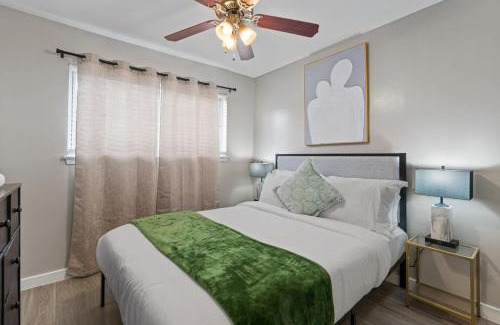 Hyde Park Apartment | Mins 2 Dwntown - Private Stay - Nestled Austin Pad