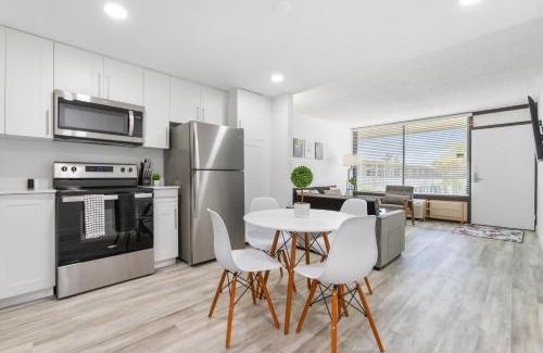 West Kissimmee Apartment | Mins from Disney Gym Pool Parking Pet Friendly