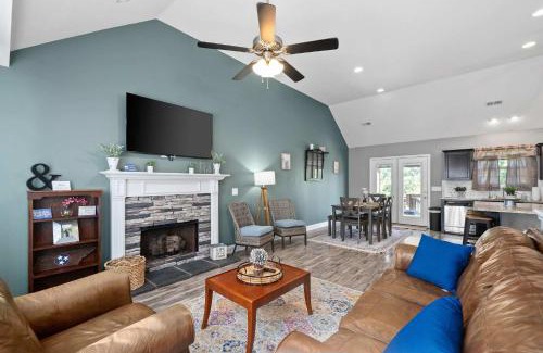 Clarksville House | Mins to Downtown & Ft Campbell - Lux at Lancelot