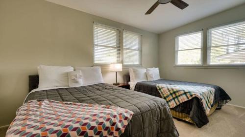 Savannah House | Mins To Downtown! Ping-Pong&Pets - Halcyon Hangout