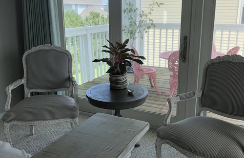 Pirates Beach House | Mint For Fun.3 Bedrooms, 2 Baths, Sleeps 8, Huge Deck and Close To The Beach