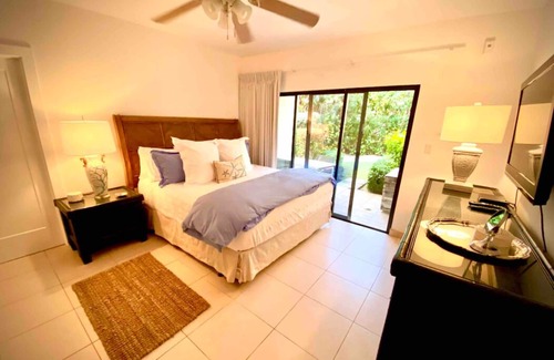West Bay House | Minutes From 7 Mile Beach