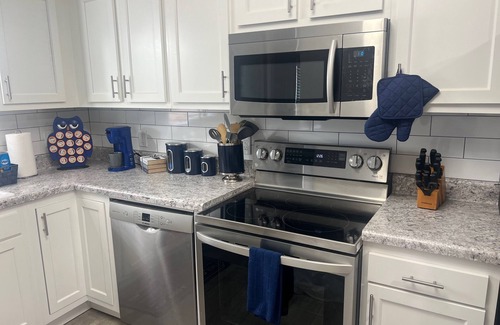 Birmingham House | Minutes from Birmingham and Hoover! Enjoy with Family for Fun & Fellowship