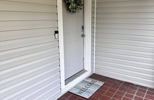 Birmingham House | Minutes from Birmingham and Hoover! Enjoy with Family for Fun & Fellowship