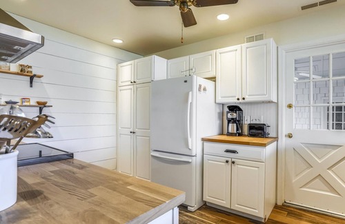 Unionville House | Minutes from Downtown St. Michaels and Tilghman | Private Dock | Hot Tub