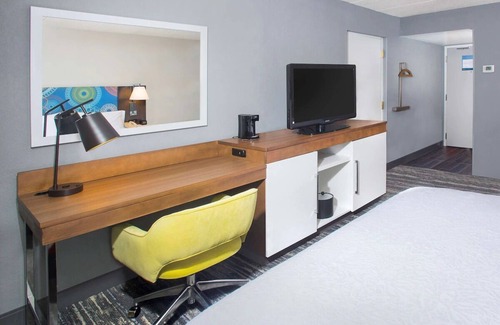 Parole House | Minutes from History: 2 Relaxing Units w/Free Breakfast Near Downtown Annapolis