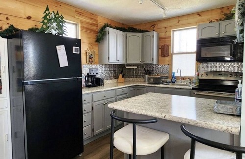 Wilkesville Cabin | MINUTES FROM HOCKING HILLS, ZALESKI STATE FOREST, VINTON COUNTY, LAKE HOPE!