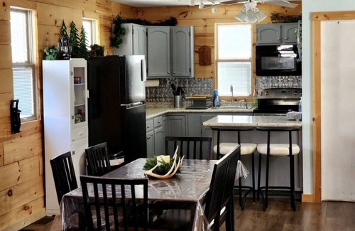 Wilkesville Cabin | MINUTES FROM HOCKING HILLS, ZALESKI STATE FOREST, VINTON COUNTY, LAKE HOPE!