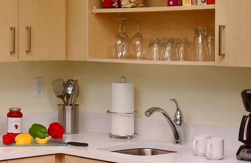 Middleburg Heights Hotel | Minutes to Downtown Cleveland! Budget-friendly Accommodation W/FREE Parking!