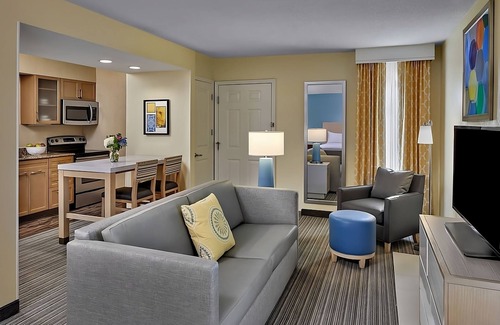 Middleburg Heights Hotel | Minutes to Downtown Cleveland! Budget-friendly Accommodation W/FREE Parking!