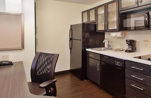Southfield Resort | Minutes to Marvin’s Marvelous Mechanical Museum! Private Kitchen, Free Parking