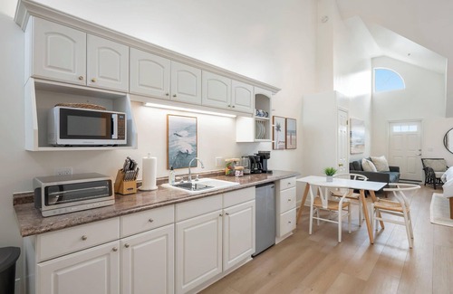 Half Moon Bay House | Miramar Penthouse – Coastal Elegance in the Heart of Half Moon Bay