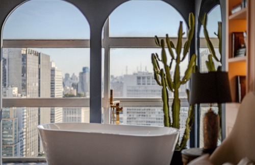 Republica House | Mirante Arcos: View with bathtub from the 37th