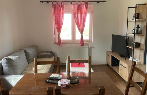 Mladenovac House | Miris dunje