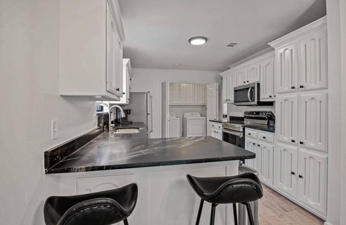South Baton Rouge House | MIRKWOOD- Level Up Your Stay 3/2 House with Arcade in the heart of Baton Rouge