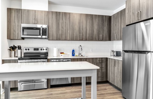 McLean Apartment | Mirror Magic 2BR/2BTH Stylish In Tyson w Amenities + Mall/Gym/Pool