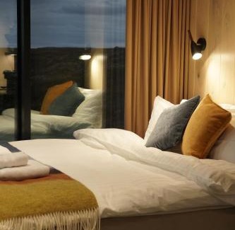 Budardalur House | Mirror Suite