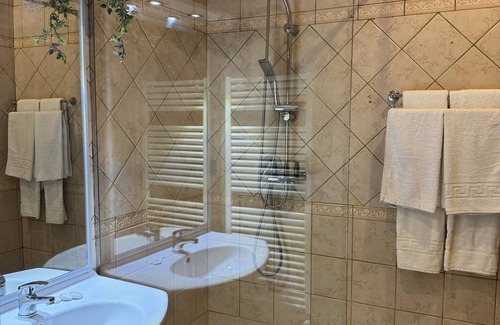 Mjull-Bathore Hotel | Misk Resort Hotel