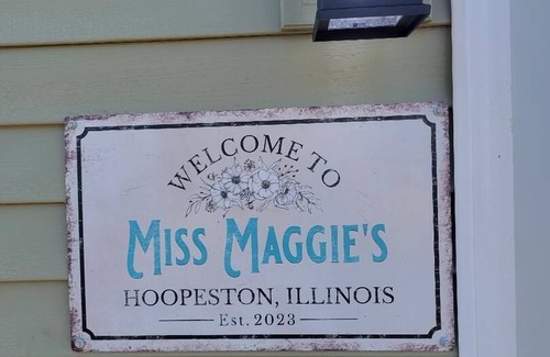 Hoopeston House | Miss Maggie's, Charming 1-bedroom house with WiFi, AC in terrific Hoopeston