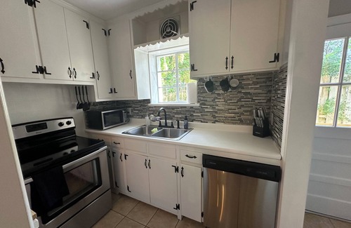 Ottawa House | Miss Merrimac- 4bdrm/2 full bth