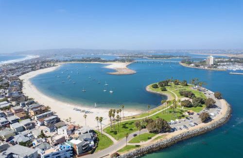 South Mission Beach Apartment | Mission Point 1 by AvantStay San Diego Beach House w Huge Patio Fire Pit Walk to Beach