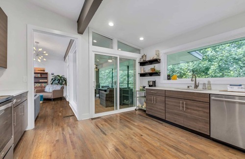 Rossville House | ♥ Mission Ridge Midcentury - Family Friendly - Valley Views - High Speed Wifi