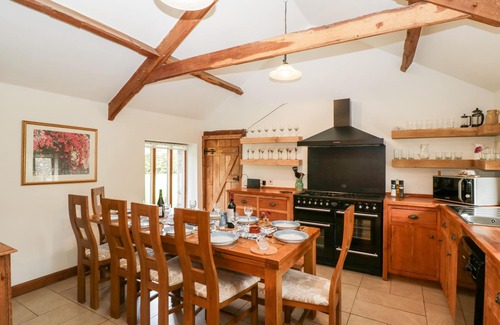 Kemeys Commander Cottage | MISTLETOE COTTAGE, pet friendly, character holiday cottage in Usk