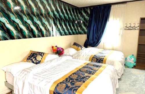 Higashi-osaka Bed & Breakfast | Mito Houses 20 or 27 Pax - Bus & Breakfast Options