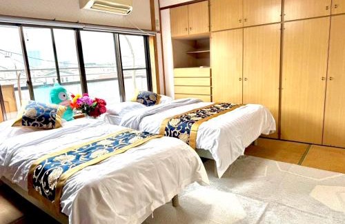 Higashi-osaka Bed & Breakfast | Mito Houses 20 or 27 Pax - Bus & Breakfast Options