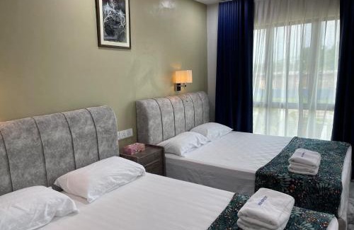 Jenjarom House | MKB Homestay- 2 Queen Bed Studio Room with view & free Parking