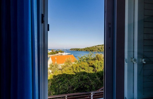 Pomena Apartment | Mljet Gem in Pomena!