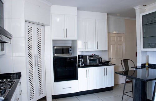Gaborone Bed & Breakfast | Mmaset Houses 3-bedrooms