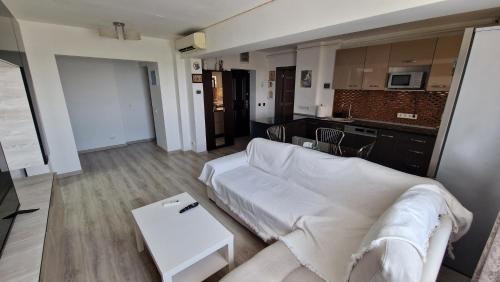 Ploiesti Apartment | MMT SweetHome