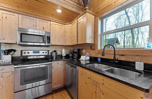 Jasper Cabin | Mnt. View Cabin Near River w/Hot Tub + Fire Pit