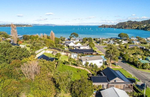 Blackpool House | Moa 30 Raro - Waiheke Island